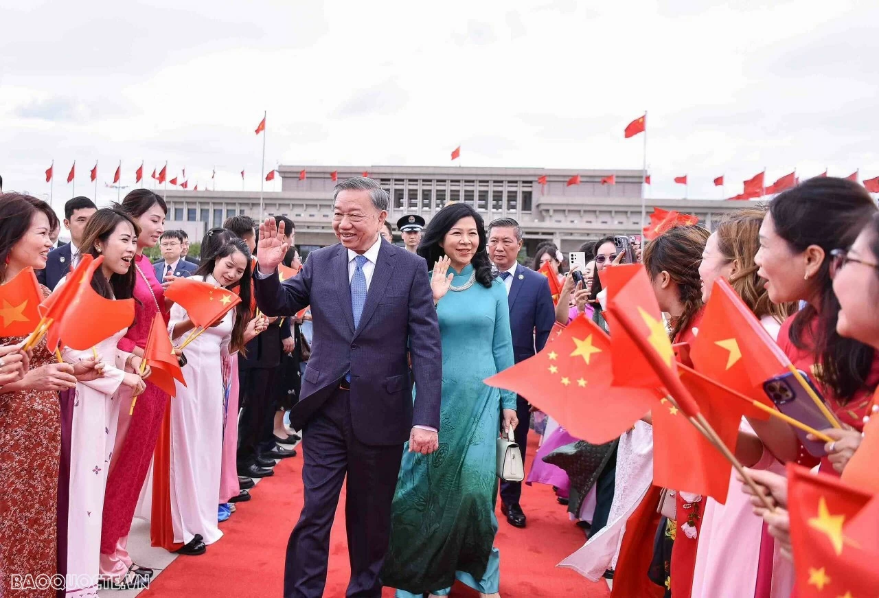 Tổng Bí thư, Chủ tịch nước Tô Lâm và Phu nhân rời Bắc Kinh, kết thúc tốt đẹp chuyến thăm Trung Quốc Tổng Bí thư, Chủ tịch nước Tô Lâm và Phu nhân rời Bắc Kinh, kết thúc tốt đẹp chuyến thăm Trung Quốc