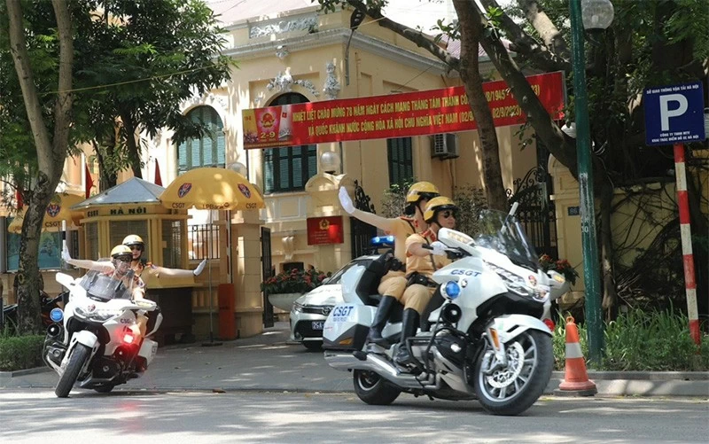 Lực lượng Cảnh sát giao thông phát huy vai trò, trách nhiệm và hiệu quả công tác bảo đảm an ninh trật tự, trật tự an toàn xã hội. Lực lượng Cảnh sát giao thông phát huy vai trò, trách nhiệm và hiệu quả công tác bảo đảm an ninh trật tự, trật tự an toàn xã hội.