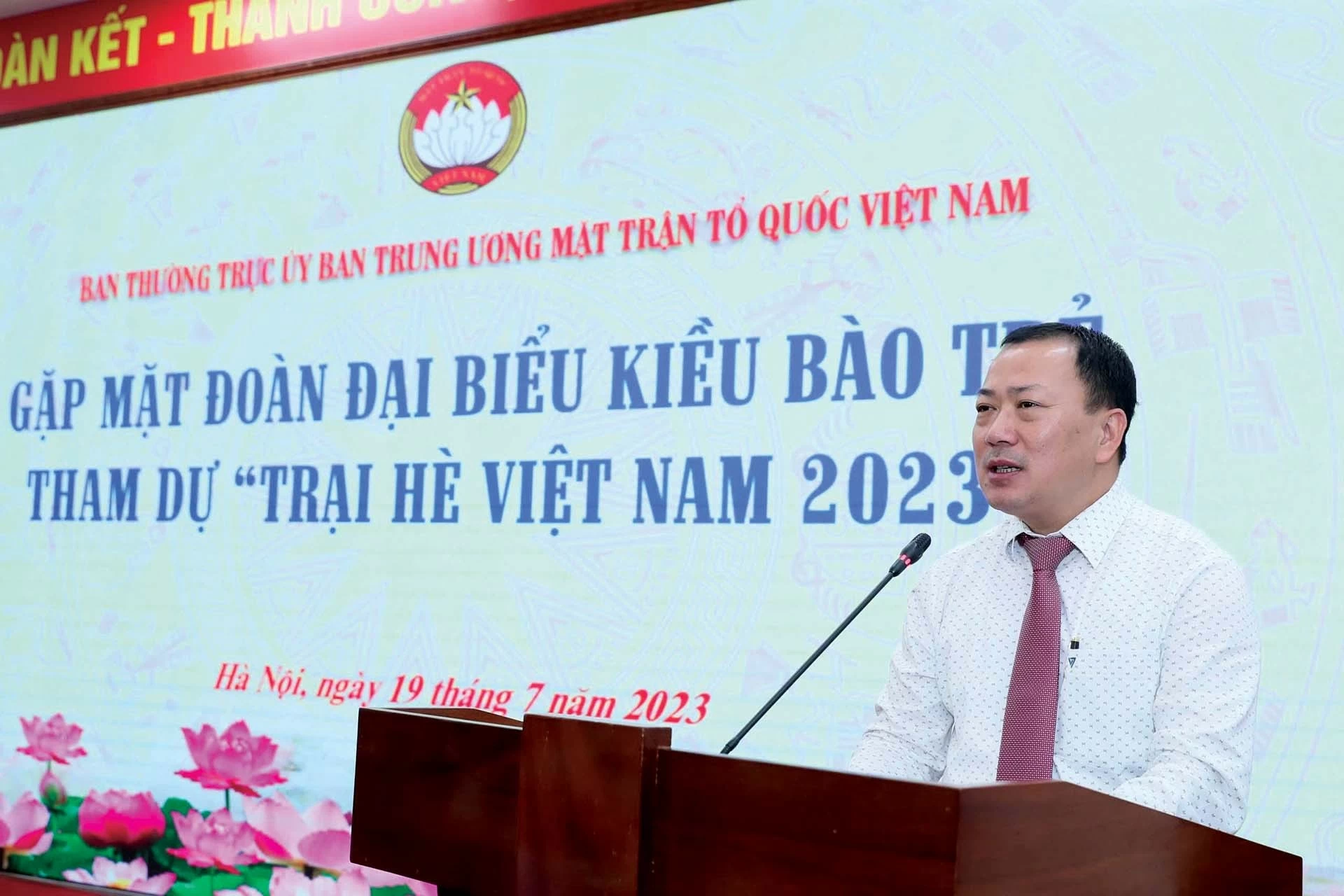 Ông Đặng Thanh Phương phát biểu tại cuộc gặp mặt kiều bào trẻ tham dự chương trình Trại Hè Việt Nam 2023. Ông Đặng Thanh Phương phát biểu tại cuộc gặp mặt kiều bào trẻ tham dự chương trình Trại Hè Việt Nam 2023.