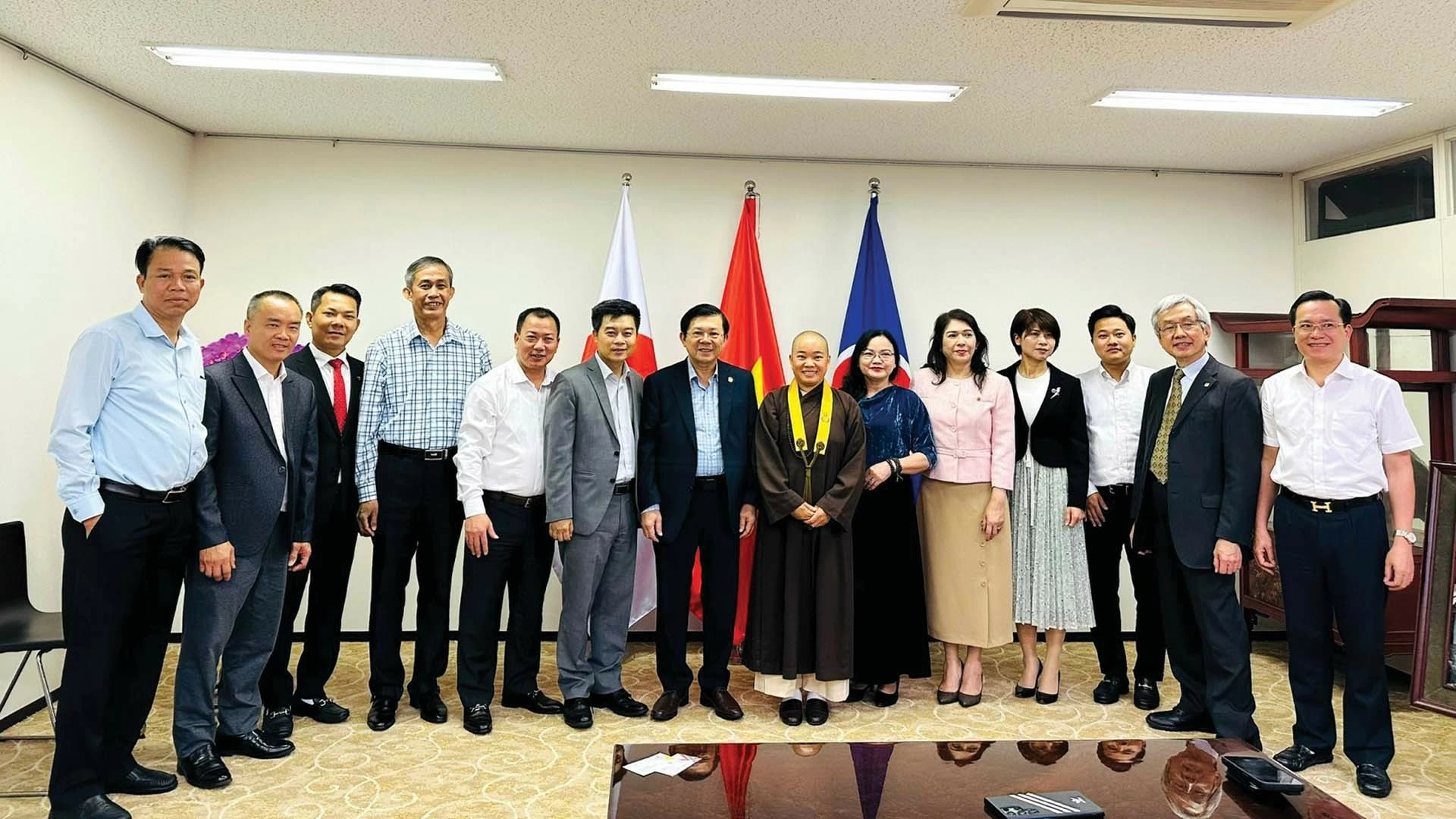 Tập hợp người Việt Nam ở nước ngoài củng cố khối đại đoàn kết toàn dân tộc Tập hợp người Việt Nam ở nước ngoài củng cố khối đại đoàn kết toàn dân tộc