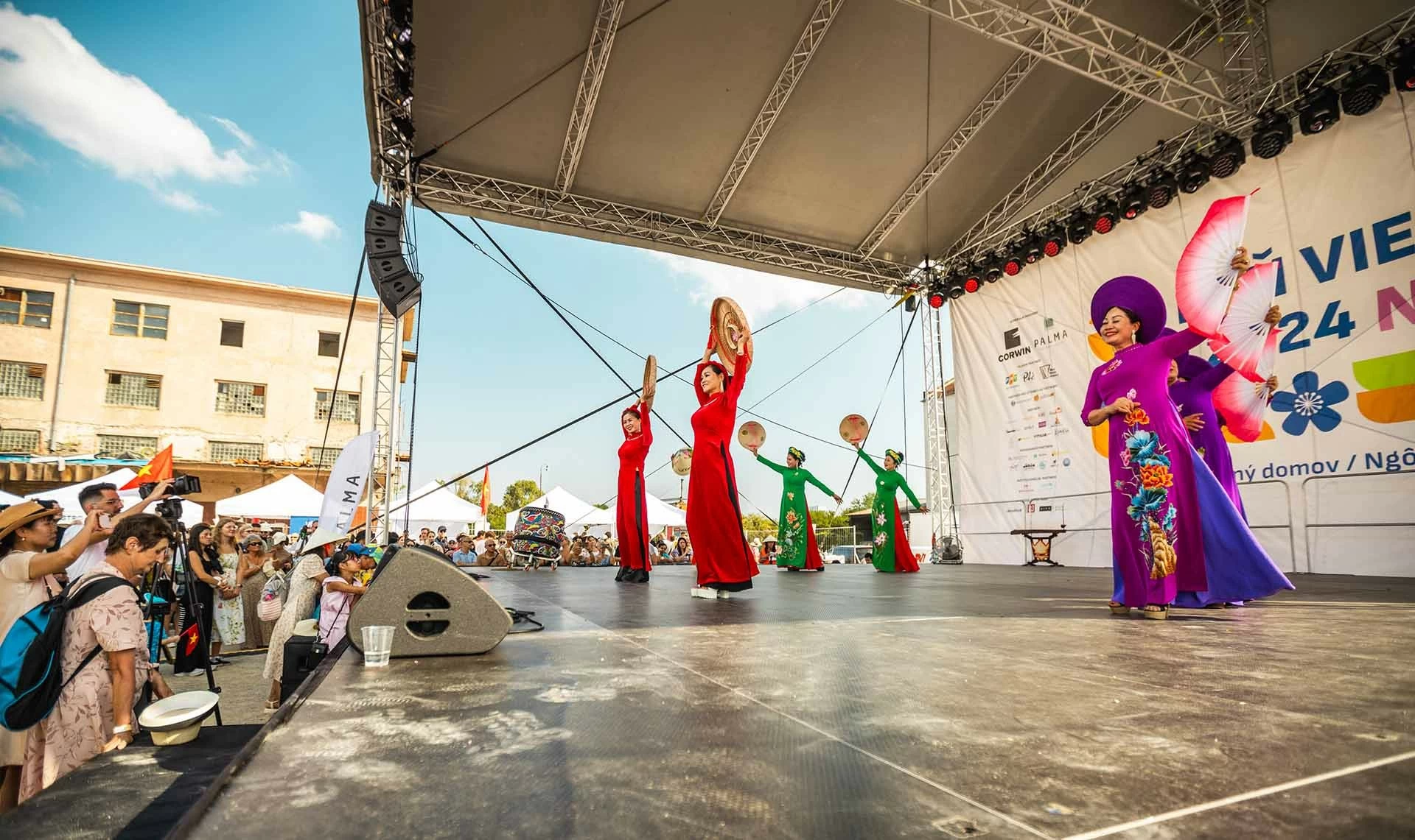 Ngày Việt Nam tại Slovakia: Không khí vui tươi, đặc sắc đậm chất văn hóa Ngày Việt Nam tại Slovakia: Không khí vui tươi, đặc sắc đậm chất văn hóa