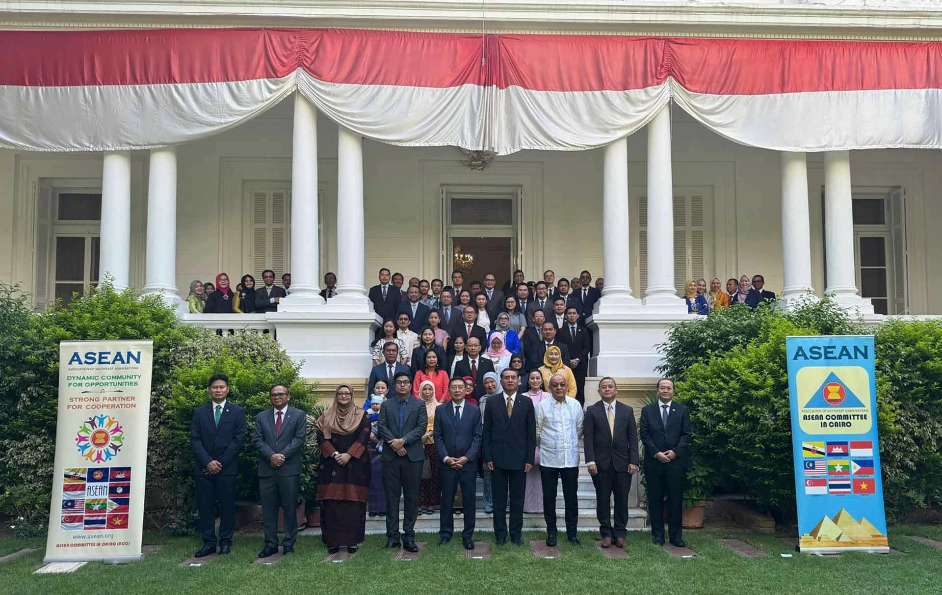 Trang nghiêm Lễ thượng cờ ASEAN tại Cairo Trang nghiêm Lễ thượng cờ ASEAN tại Cairo
