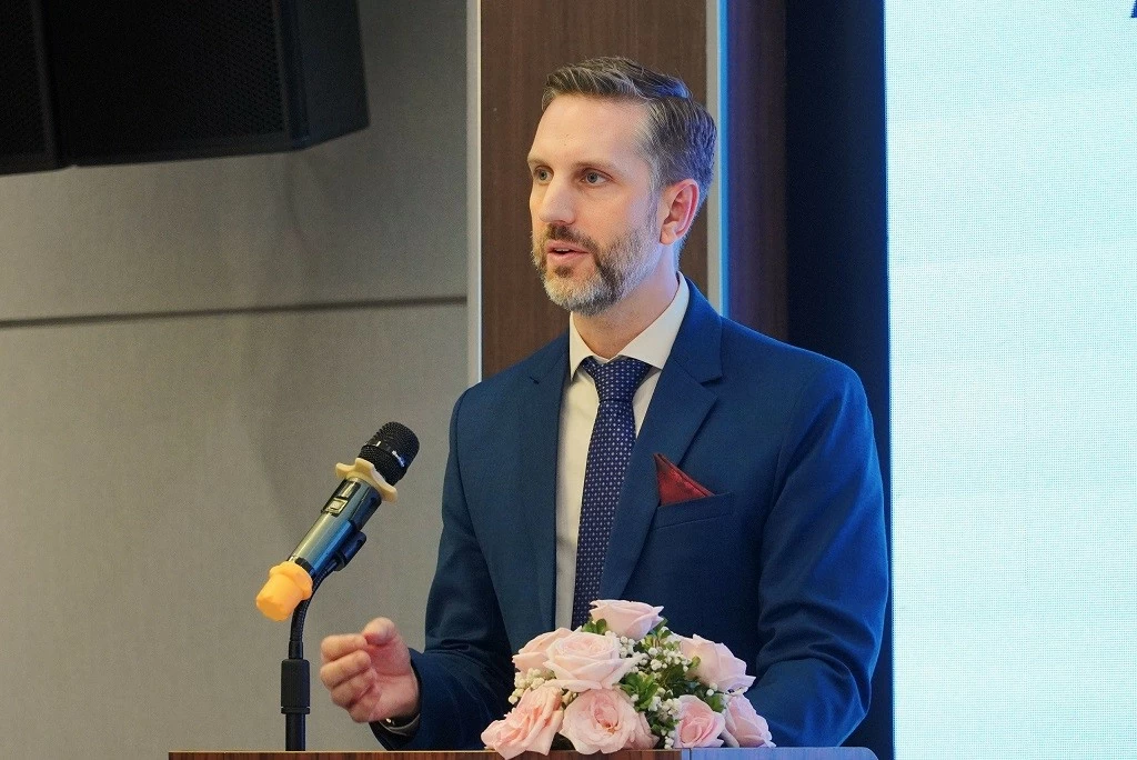 Mở ra từng cánh cửa: Lời kêu gọi ủng hộ người bị bạo lực trên cơ sở giới tại Đông Nam Á Mở ra từng cánh cửa: Lời kêu gọi ủng hộ người bị bạo lực trên cơ sở giới tại Đông Nam Á