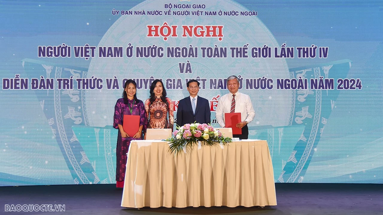 Khát vọng xây dựng cộng đồng kiều bào vững mạnh và đoàn kết, xây dựng đất nước phồn vinh Khát vọng xây dựng cộng đồng kiều bào vững mạnh và đoàn kết, xây dựng đất nước phồn vinh
