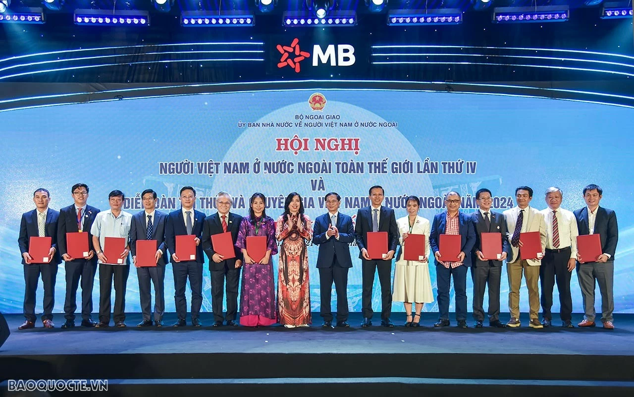 Khát vọng xây dựng cộng đồng kiều bào vững mạnh và đoàn kết, xây dựng đất nước phồn vinh Khát vọng xây dựng cộng đồng kiều bào vững mạnh và đoàn kết, xây dựng đất nước phồn vinh