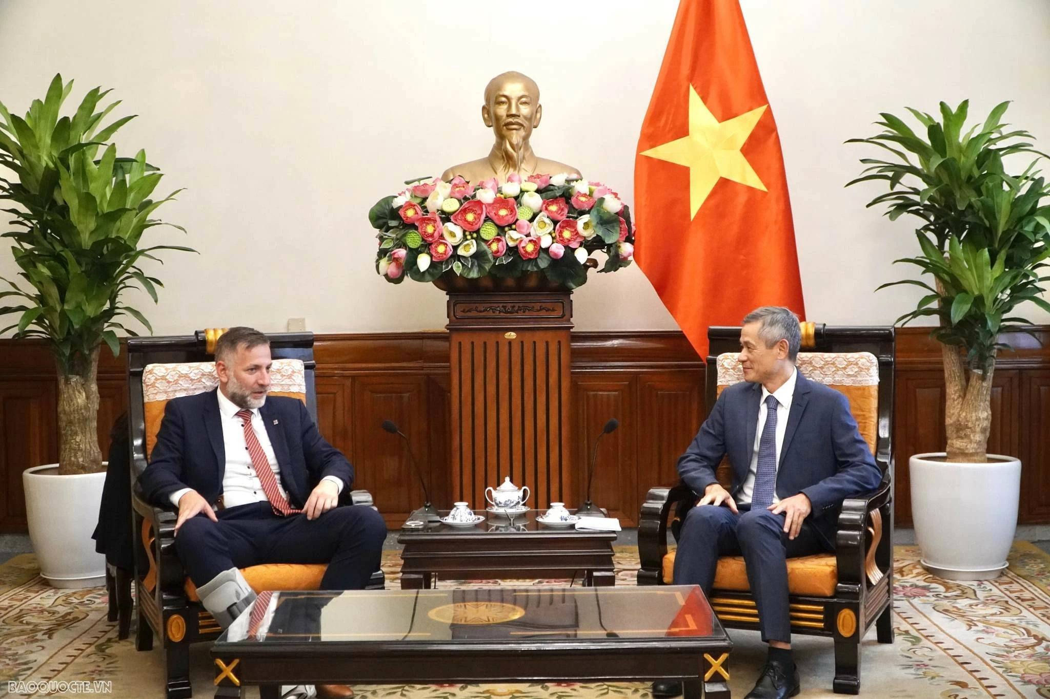Trợ lý Bộ trưởng Ngoại giao Nguyễn Minh Vũ tiếp Tỉnh trưởng tỉnh Plzen, CH Czech Trợ lý Bộ trưởng Ngoại giao Nguyễn Minh Vũ tiếp Tỉnh trưởng tỉnh Plzen, CH Czech
