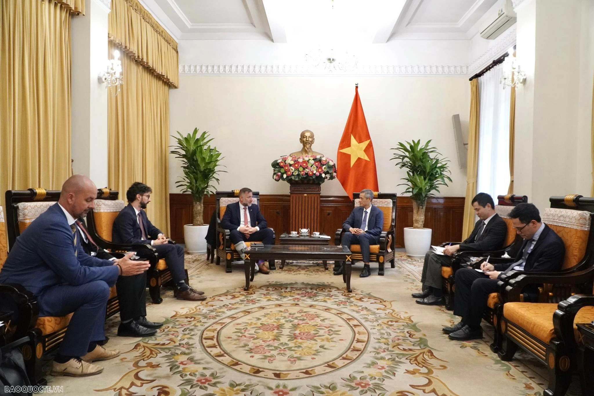 Trợ lý Bộ trưởng Ngoại giao Nguyễn Minh Vũ tiếp Tỉnh trưởng tỉnh Plzen, CH Czech Trợ lý Bộ trưởng Ngoại giao Nguyễn Minh Vũ tiếp Tỉnh trưởng tỉnh Plzen, CH Czech