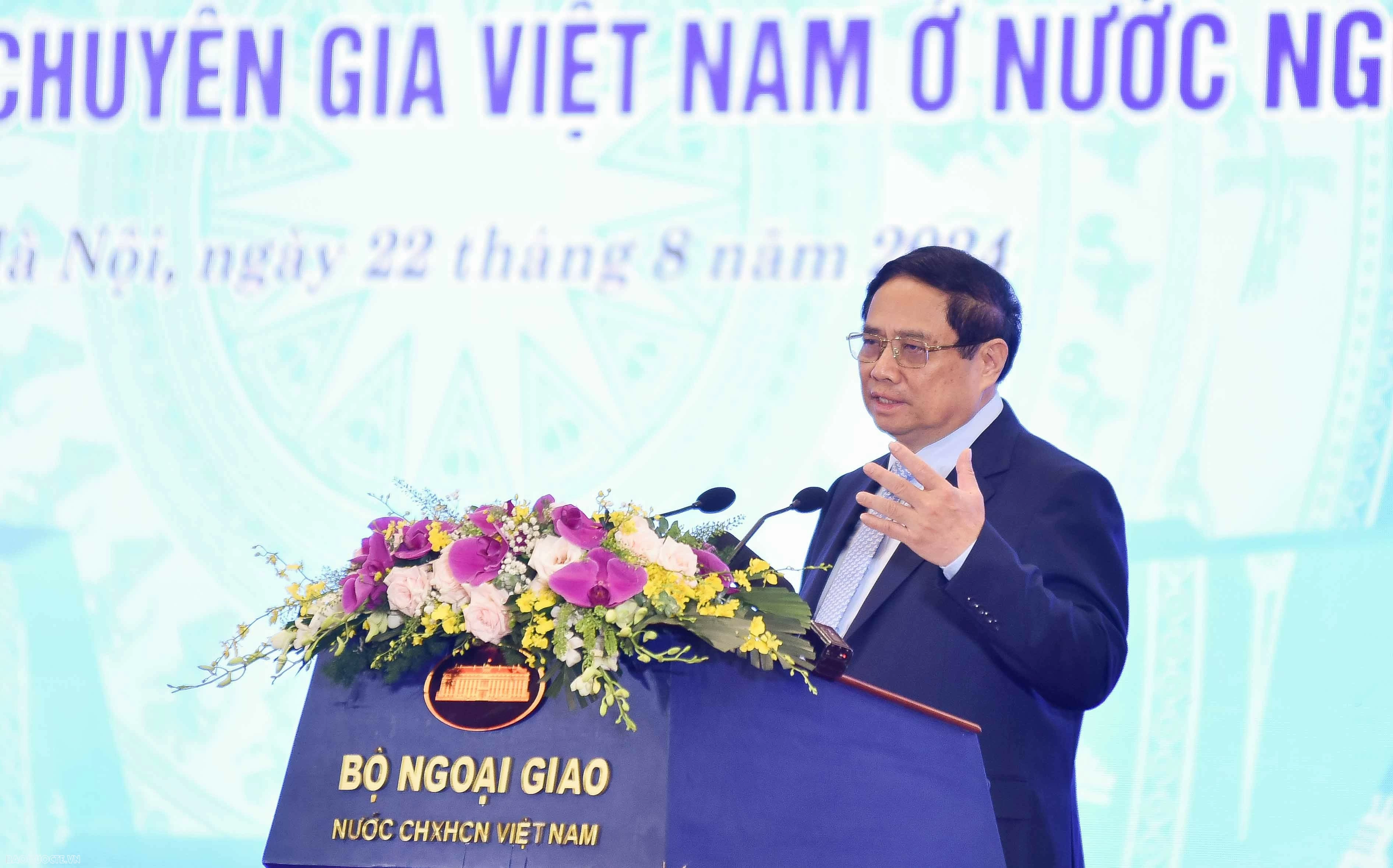 Đất nước luôn nỗ lực để 'nghe cho thấu, thấy cho rõ, hiểu cho hết' tâm tư, nguyện vọng của bà con kiều bào Đất nước luôn nỗ lực để 'nghe cho thấu, thấy cho rõ, hiểu cho hết' tâm tư, nguyện vọng của bà con kiều bào