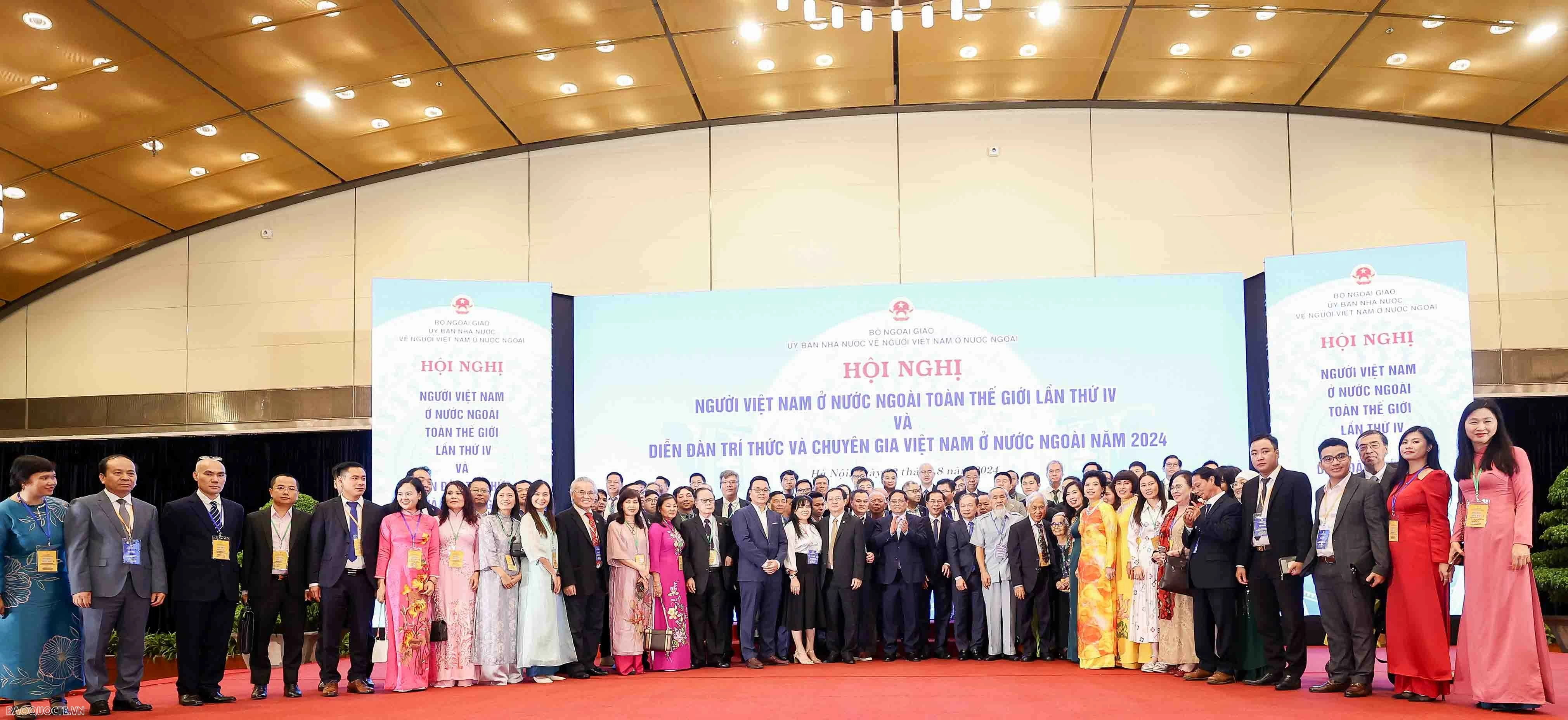 Đất nước luôn nỗ lực để 'nghe cho thấu, thấy cho rõ, hiểu cho hết' tâm tư, nguyện vọng của bà con kiều bào Đất nước luôn nỗ lực để 'nghe cho thấu, thấy cho rõ, hiểu cho hết' tâm tư, nguyện vọng của bà con kiều bào