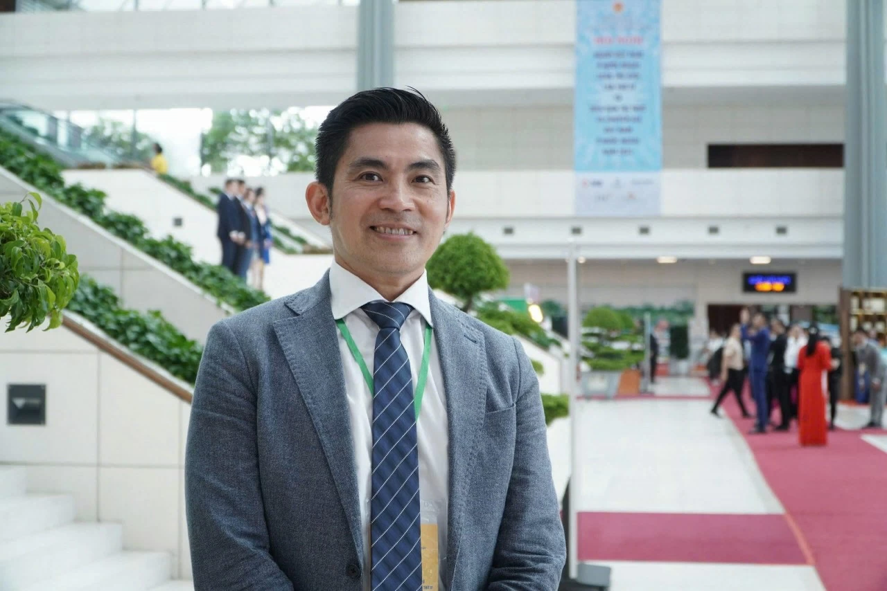 Niềm vui sum họp tại ‘Hội nghị Diên Hồng’ của kiều bào Niềm vui sum họp tại ‘Hội nghị Diên Hồng’ của kiều bào