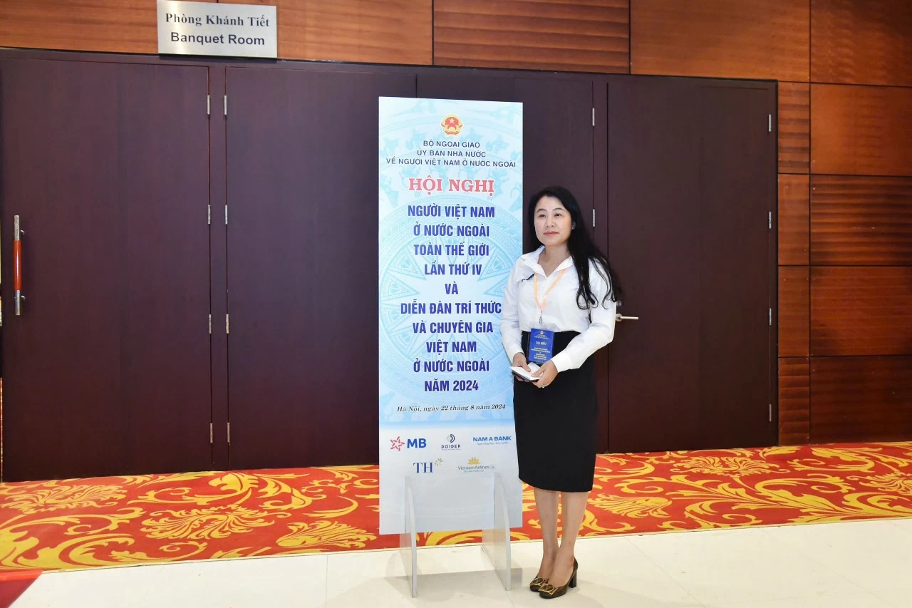 Niềm vui sum họp tại ‘Hội nghị Diên Hồng’ của kiều bào Niềm vui sum họp tại ‘Hội nghị Diên Hồng’ của kiều bào