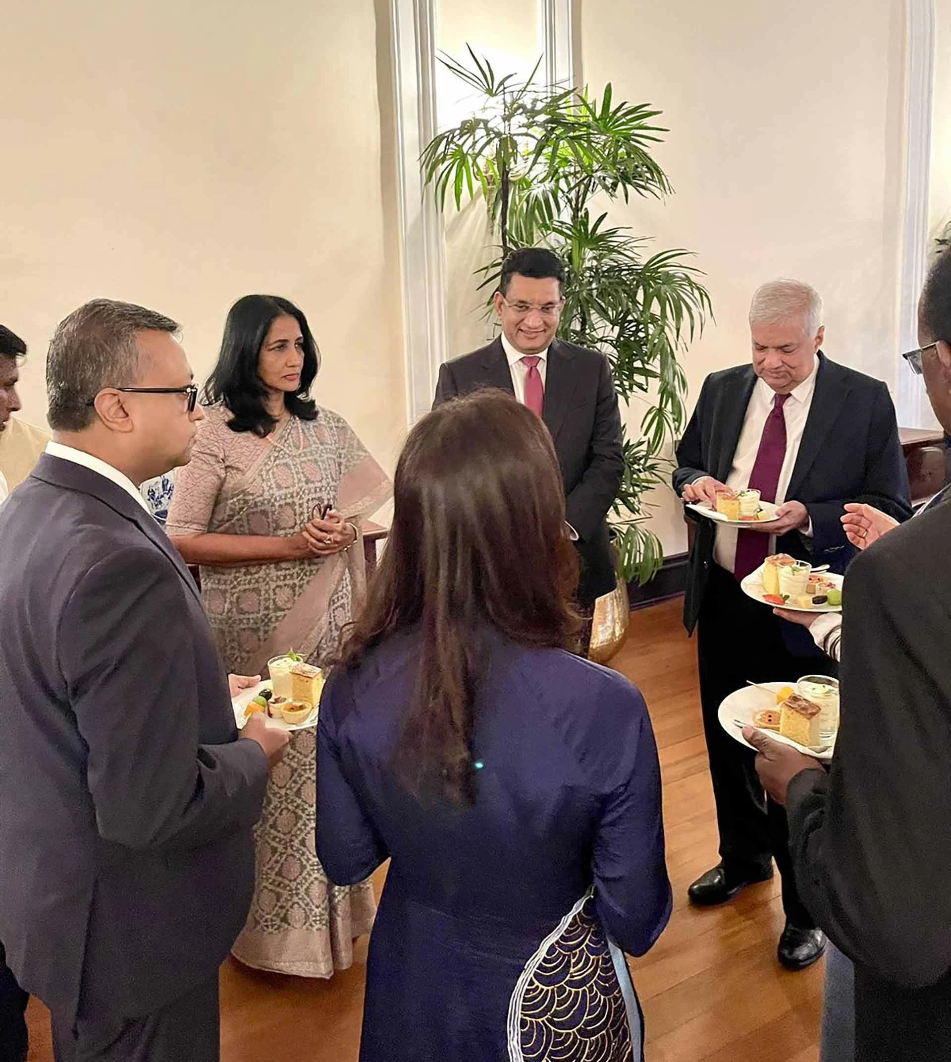 Đại sứ Trịnh Thị Tâm trình Thư ủy nhiệm lên Tổng thống Sri Lanka Đại sứ Trịnh Thị Tâm trình Thư ủy nhiệm lên Tổng thống Sri Lanka