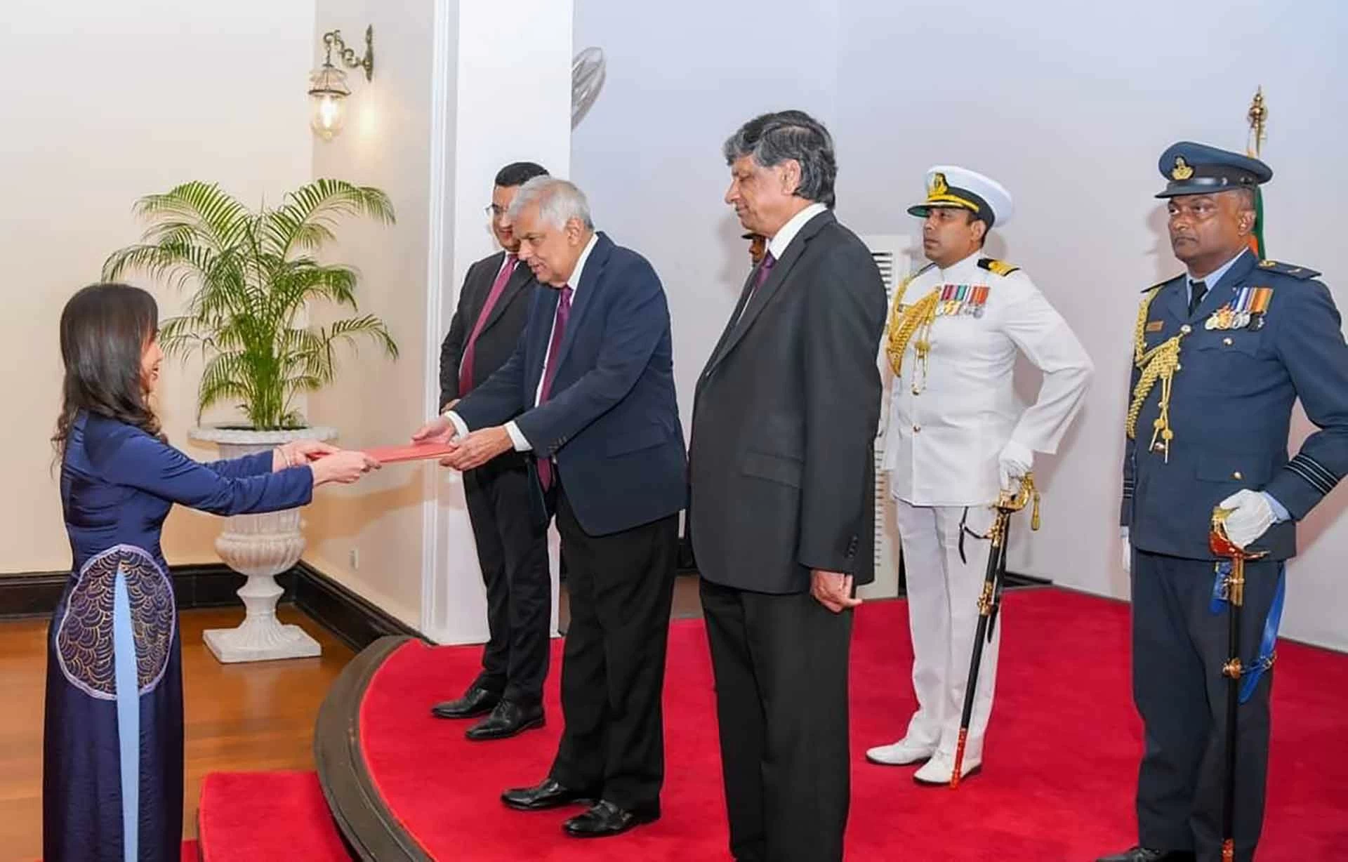 Đại sứ Trịnh Thị Tâm trình Thư ủy nhiệm lên Tổng thống Sri Lanka Đại sứ Trịnh Thị Tâm trình Thư ủy nhiệm lên Tổng thống Sri Lanka