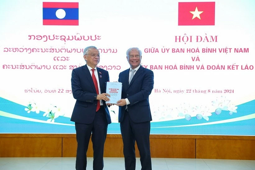 Thúc đẩy hoạt động hoà bình, đoàn kết giữa Việt Nam và Lào Thúc đẩy hoạt động hoà bình, đoàn kết giữa Việt Nam và Lào