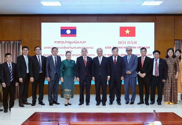 Thúc đẩy hoạt động hoà bình, đoàn kết giữa Việt Nam và Lào Thúc đẩy hoạt động hoà bình, đoàn kết giữa Việt Nam và Lào