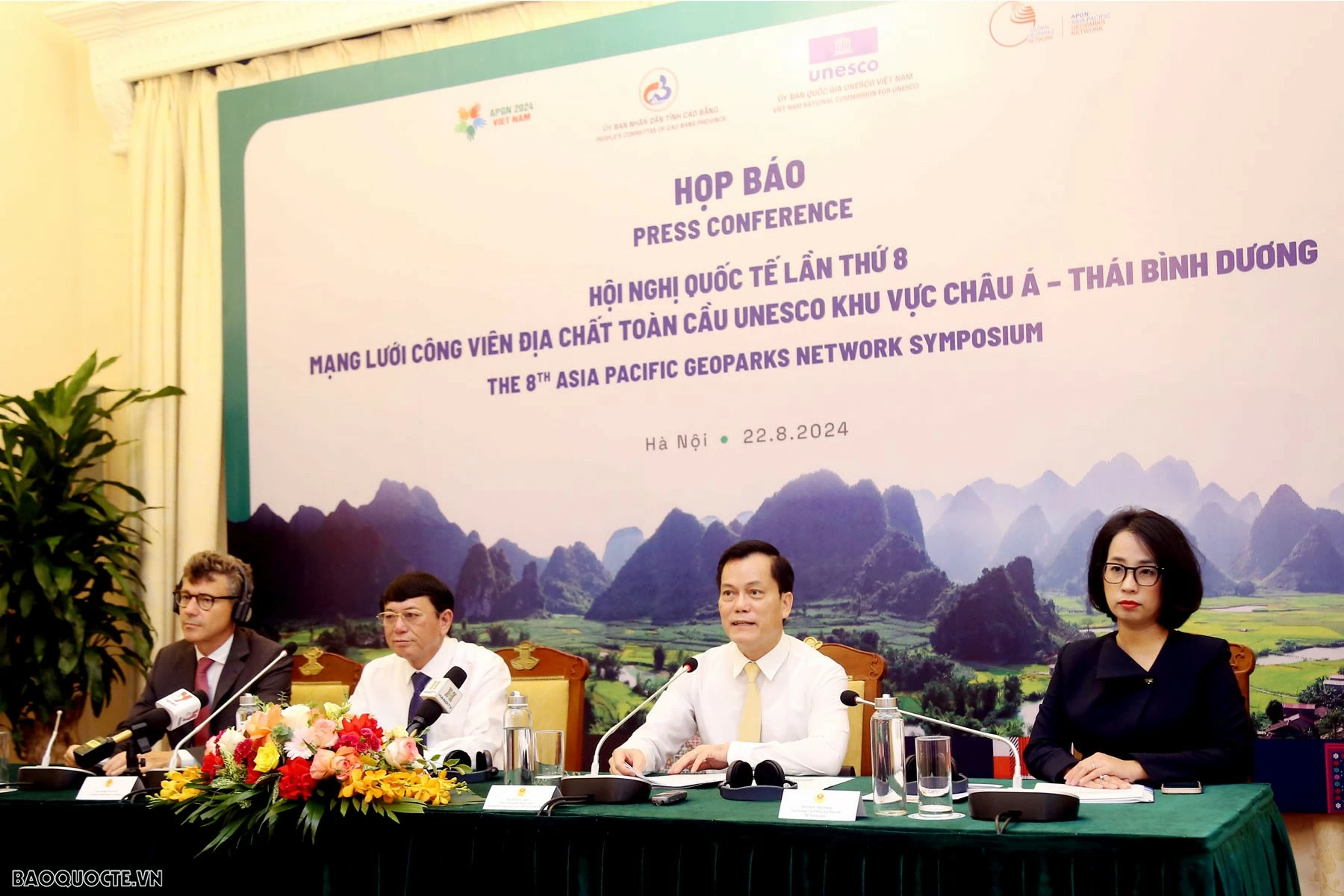 Hội nghị quốc tế của mạng lưới công viên địa chất toàn cầu UNESCO khu vực châu Á-Thái Bình Dương hướng tới đưa du lịch Cao Bằng trở thành ngành kinh tế mũi nhọn. Họp báo về Hội nghị quốc tế lần thứ 8 của Mạng lưới Công viên địa chất UNESCO khu vực châu Á Thái Bình Dương (APGN 8)