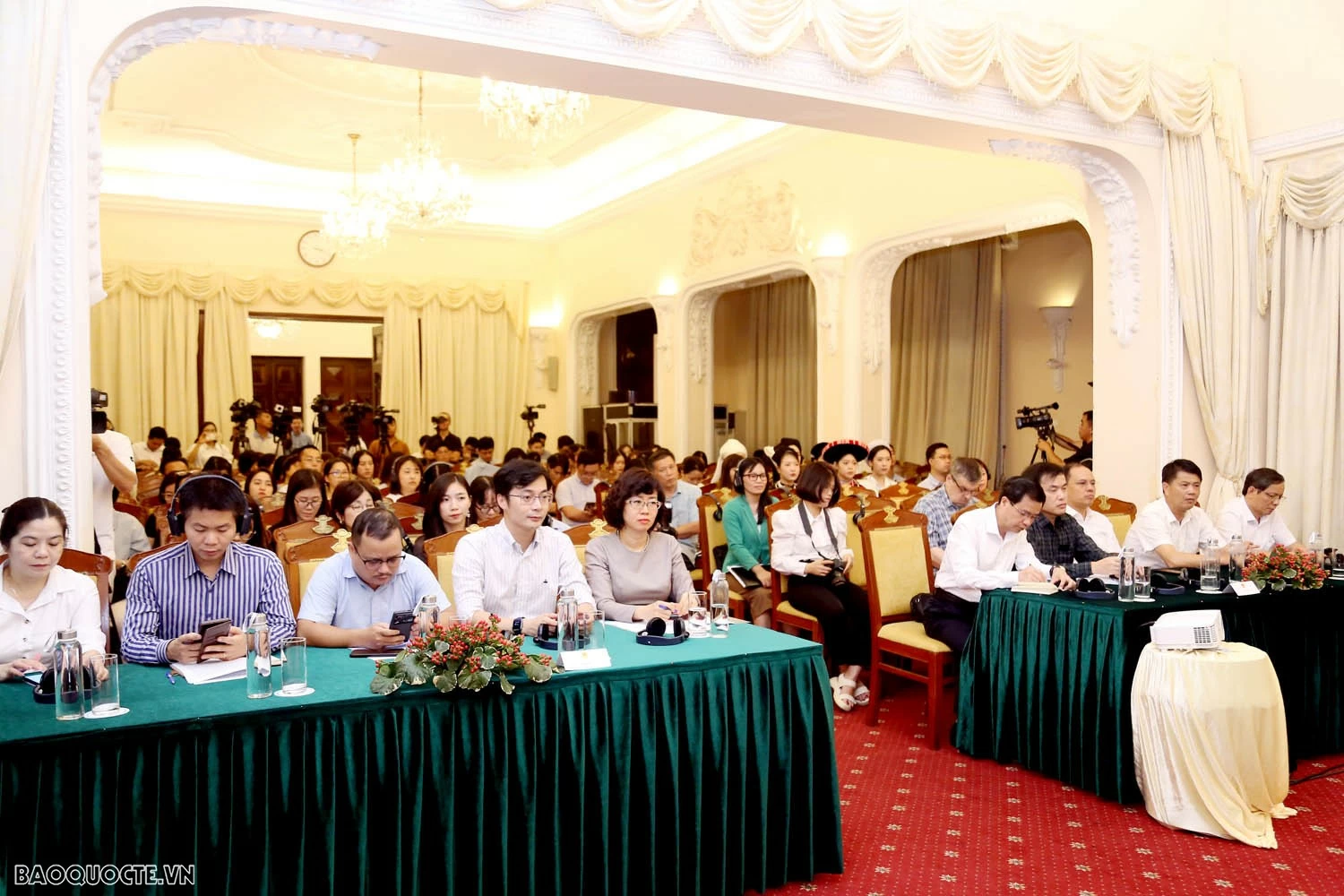 Hội nghị quốc tế của mạng lưới công viên địa chất toàn cầu UNESCO khu vực châu Á-Thái Bình Dương hướng tới đưa du lịch Cao Bằng trở thành ngành kinh tế mũi nhọn. Họp báo về Hội nghị quốc tế lần thứ 8 của Mạng lưới Công viên địa chất UNESCO khu vực châu Á Thái Bình Dương (APGN 8)