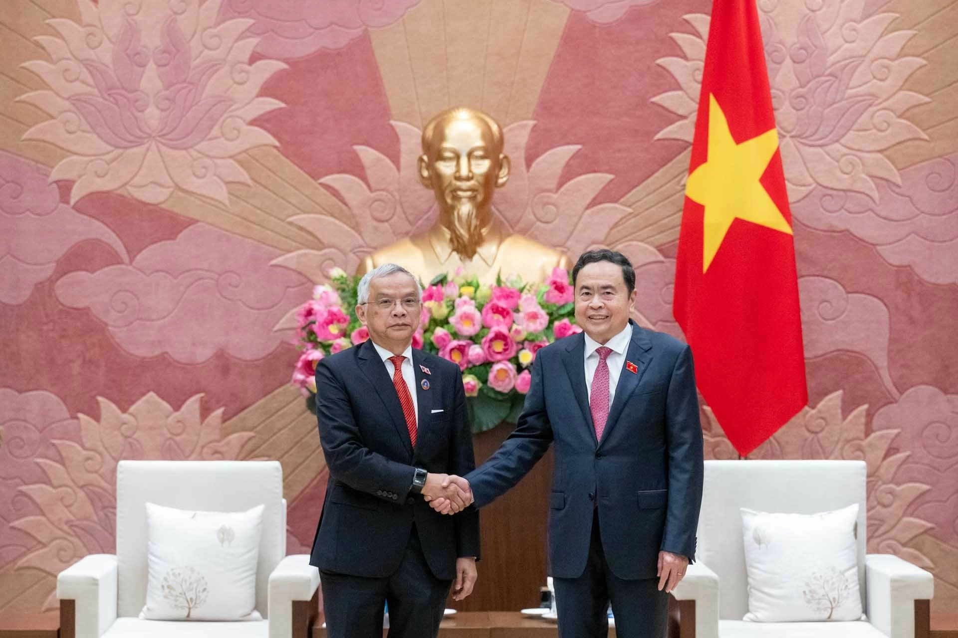 Việt Nam đã và đang tích cực ủng hộ vai trò quốc tế của Lào trong năm 2024 Việt Nam đã và đang tích cực ủng hộ vai trò quốc tế của Lào trong năm 2024