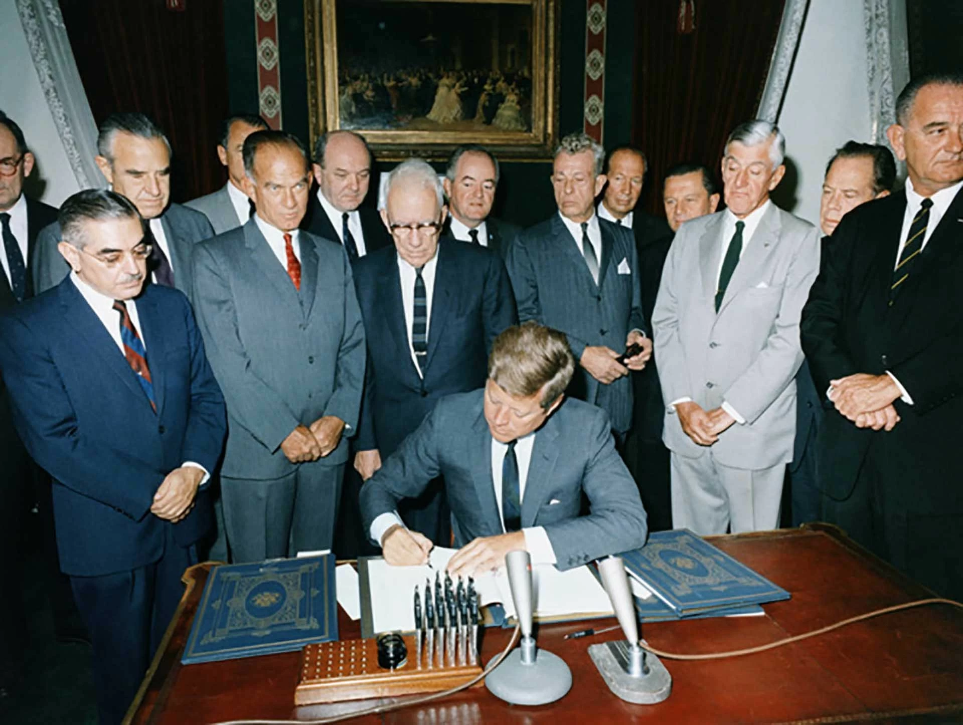 Vì một thế giới không vũ khí hạt nhân Vì một thế giới không vũ khí hạt nhân