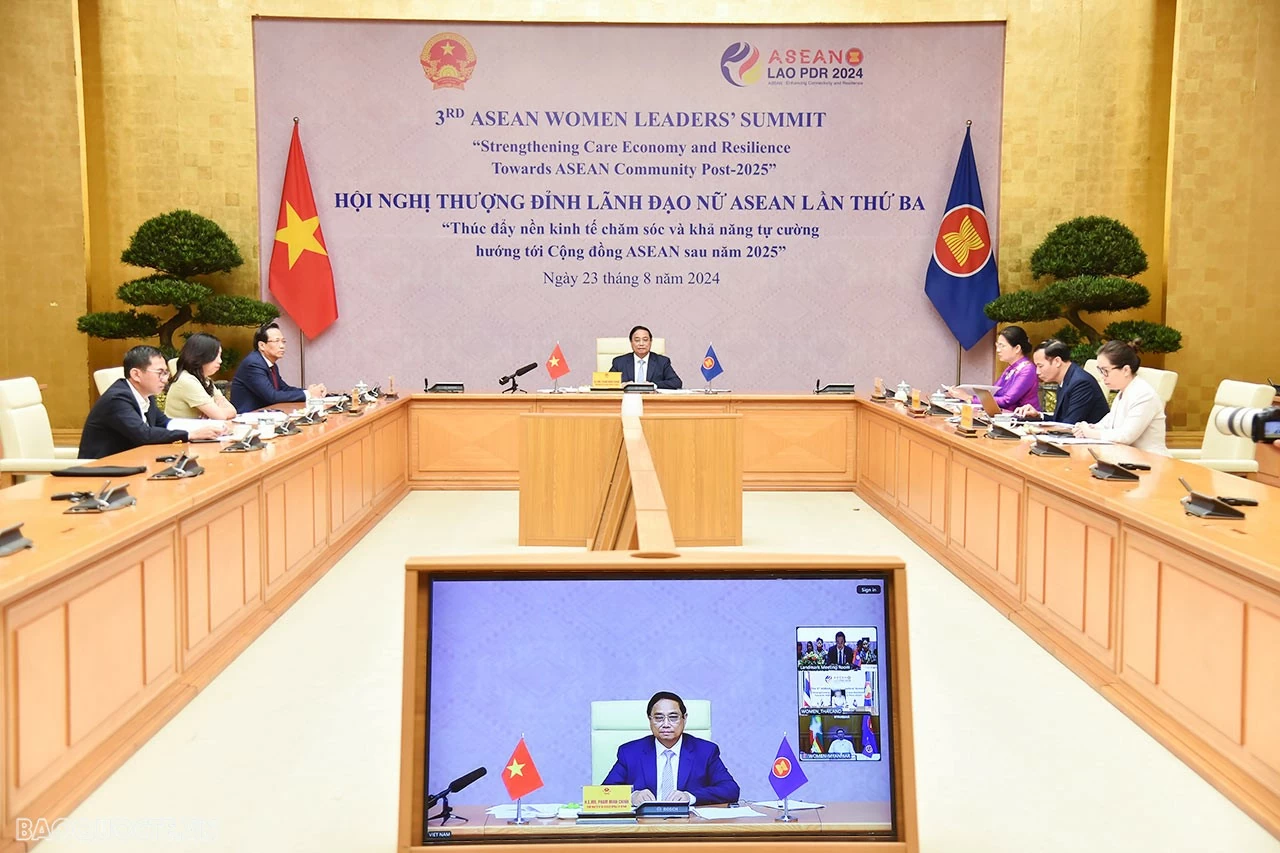 Sáng ngày 23/8, Thủ tướng Chính phủ Phạm Minh Chính đã tham dự và phát biểu trực tuyến tại Hội nghị Thượng đỉnh Lãnh đạo nữ ASEAN lần thứ ba. (Ảnh: Anh Sơn) Sáng ngày 23/8, Thủ tướng Chính phủ Phạm Minh Chính đã tham dự và phát biểu trực tuyến tại Hội nghị Thượng đỉnh Lãnh đạo nữ ASEAN lần thứ ba. (Ảnh: Anh Sơn)