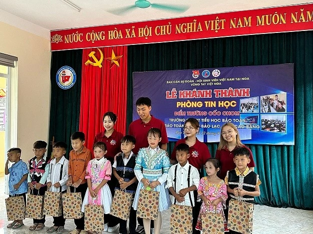 Sinh viên Việt Nam tại Nga hỗ trợ giáo dục cho trẻ em vùng cao Sinh viên Việt Nam tại Nga hỗ trợ giáo dục cho trẻ em vùng cao