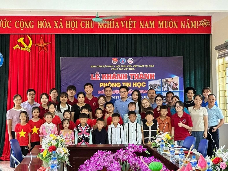 Sinh viên Việt Nam tại Nga hỗ trợ giáo dục cho trẻ em vùng cao Sinh viên Việt Nam tại Nga hỗ trợ giáo dục cho trẻ em vùng cao