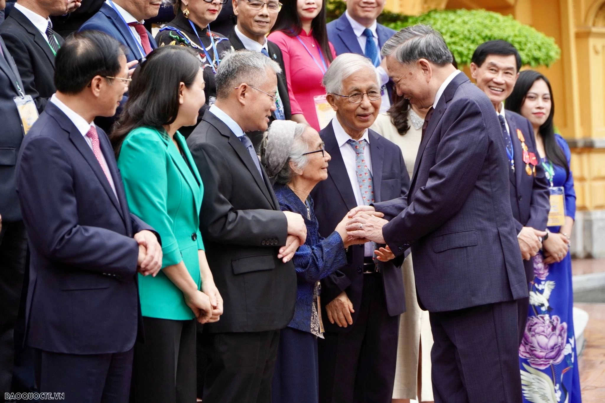 Kiều bào là một nguồn lực của cộng đồng dân tộc Việt Nam Kiều bào là một nguồn lực của cộng đồng dân tộc Việt Nam