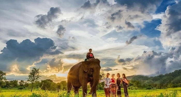 Đắk Lắk được biết đến như một điểm du lịch hấp dẫn với nhiều địa danh như hồ Lắk, cụm thác Gia Long - Dray Sap, du lịch Buôn Đôn, thác Krông Kma, Diệu Thanh, Tiên Nữ… (Nguồn: Dulich9.com) Đắk Lắk được biết đến như một điểm du lịch hấp dẫn với nhiều địa danh như hồ Lắk, cụm thác Gia Long - Dray Sap, du lịch Buôn Đôn, thác Krông Kma, Diệu Thanh, Tiên Nữ… (Nguồn: Dulich9.com)