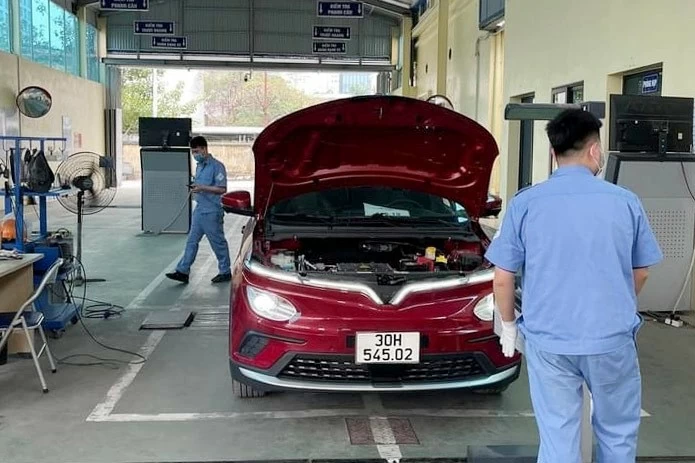 Cảnh báo tình trạng mạo danh đăng kiểm viên để bán bảo hiểm Cảnh báo tình trạng mạo danh đăng kiểm viên để bán bảo hiểm
