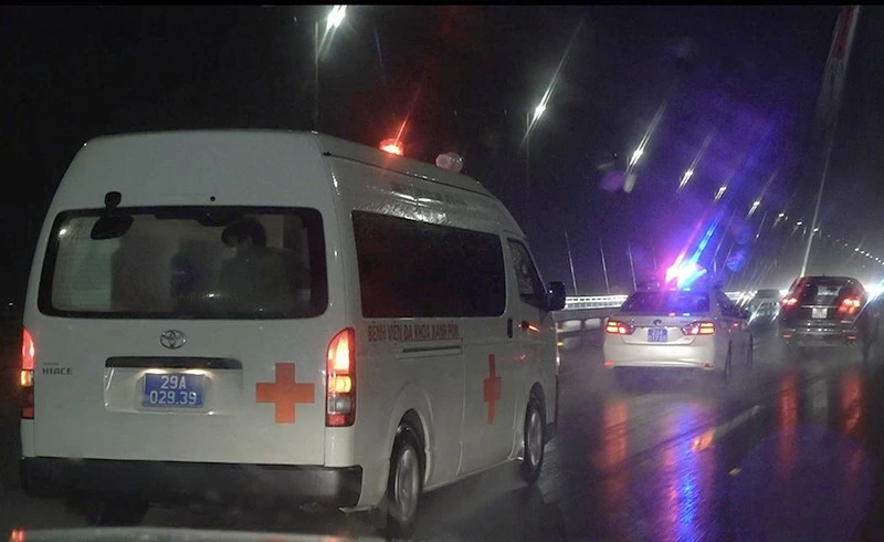 Đoàn xe CSGT xuyên màn mưa thực hiện nhiệm vụ. Đoàn xe CSGT xuyên màn mưa thực hiện nhiệm vụ.