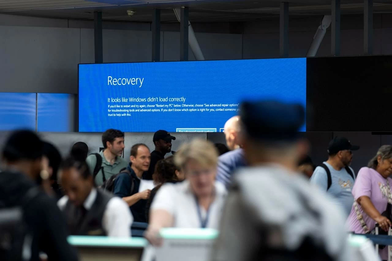 Màn hình Windows Recovery hiển thị tại sân bay quốc tế John F. Kennedy ở New York, Mỹ ngày 19/7. (Nguồn: Bloomberg) Màn hình Windows Recovery hiển thị tại sân bay quốc tế John F. Kennedy ở New York, Mỹ ngày 19/7. (Nguồn: Bloomberg)