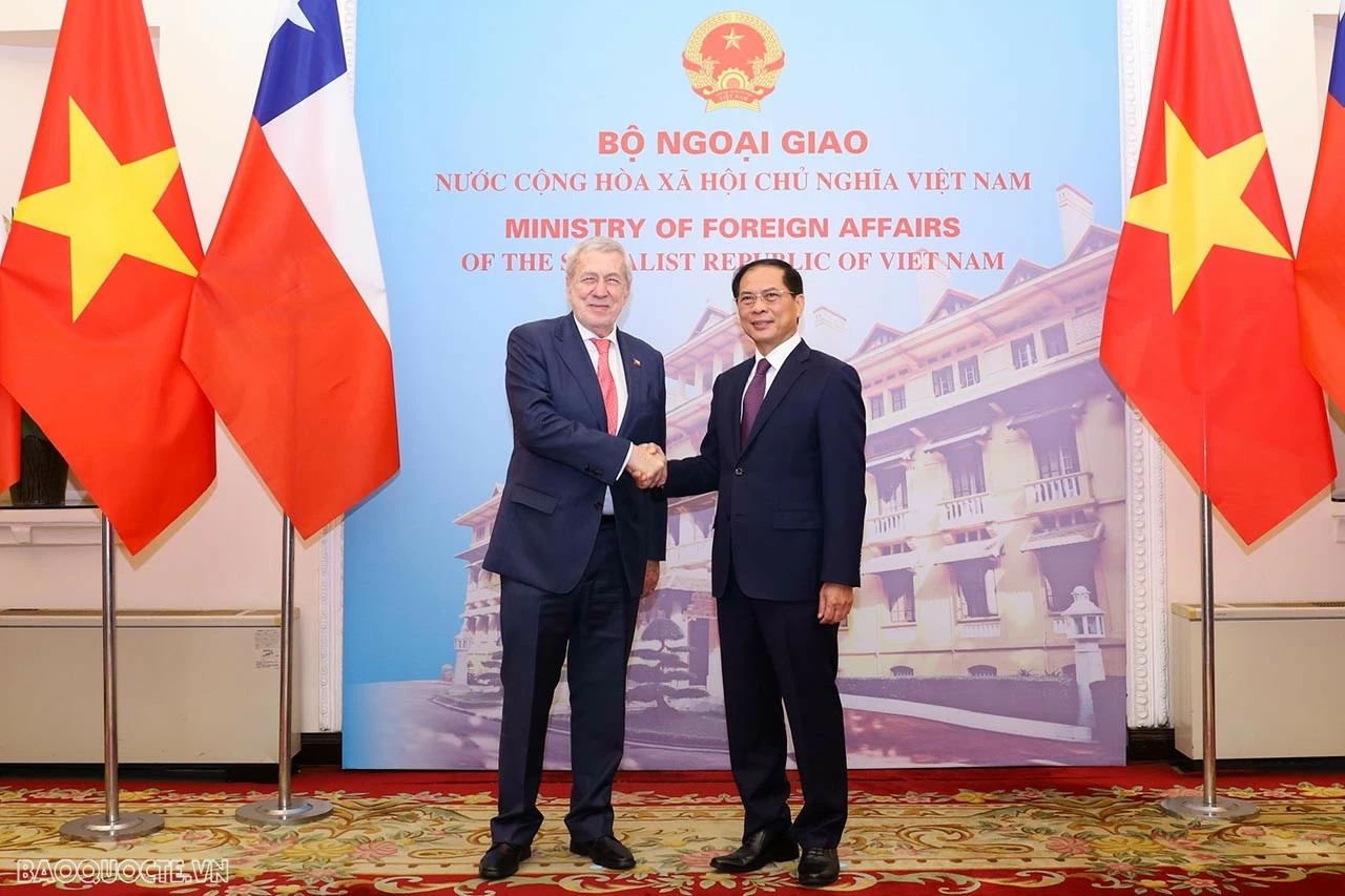 Việt Nam và Chile chính thức tuyên bố thiết lập quan hệ ngoại giao ngày 25/3/1971, mở ra một chương mới cho quan hệ hai nước. Việt Nam và Chile chính thức tuyên bố thiết lập quan hệ ngoại giao ngày 25/3/1971, mở ra một chương mới cho quan hệ hai nước.