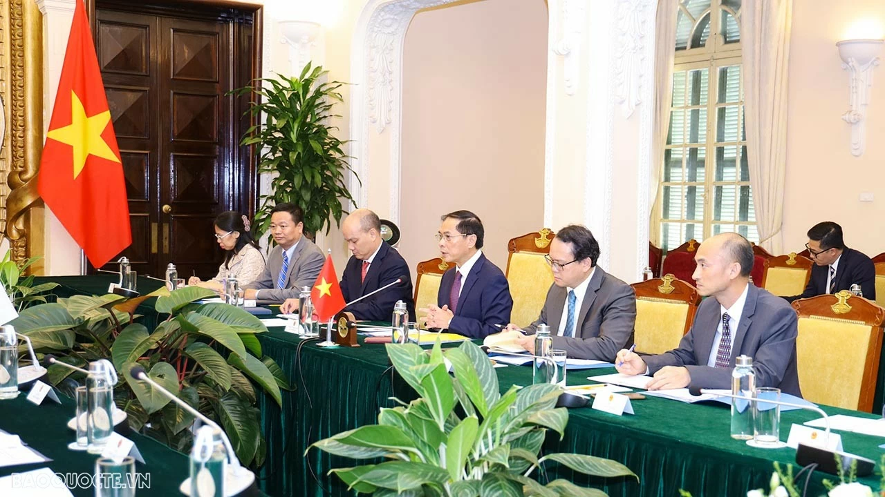 Hai bên duy trì thường xuyên và hiệu quả các cơ chế hợp tác Tham khảo chính trị giữa hai Bộ Ngoại giao (phiên VII tại Hà Nội tháng 10/2022) và Hội đồng Thương mại tự do giữa hai nước (phiên V, trực tuyến tháng 6/2024). Hai bên cũng duy trì phối hợp và ủng hộ lẫn nhau tại các tổ chức quốc tế và diễn đàn đa phương. Hai bên duy trì thường xuyên và hiệu quả các cơ chế hợp tác Tham khảo chính trị giữa hai Bộ Ngoại giao (phiên VII tại Hà Nội tháng 10/2022) và Hội đồng Thương mại tự do giữa hai nước (phiên V, trực tuyến tháng 6/2024). Hai bên cũng duy trì phối hợp và ủng hộ lẫn nhau tại các tổ chức quốc tế và diễn đàn đa phương.