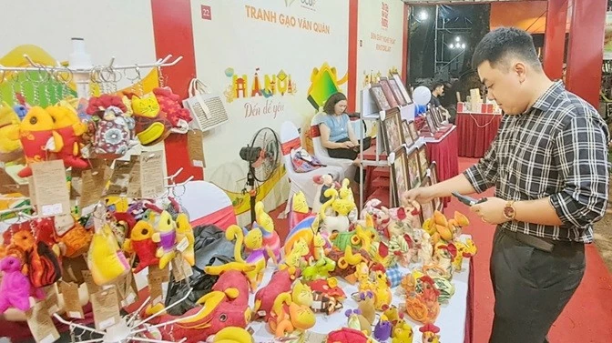 Nét đẹp văn hóa, ấm thực Thủ đô tại Lễ hội Quà tặng Du lịch Hà Nội 2024 Nét đẹp văn hóa, ấm thực Thủ đô tại Lễ hội Quà tặng Du lịch Hà Nội 2024