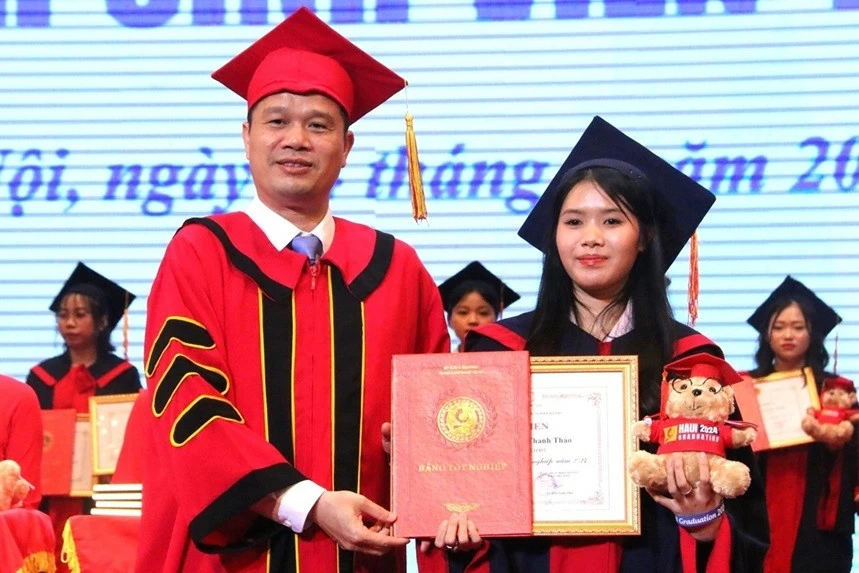 Hiệu trưởng trường đại học truyền cảm hứng cho sinh viên Hiệu trưởng trường đại học truyền cảm hứng cho sinh viên