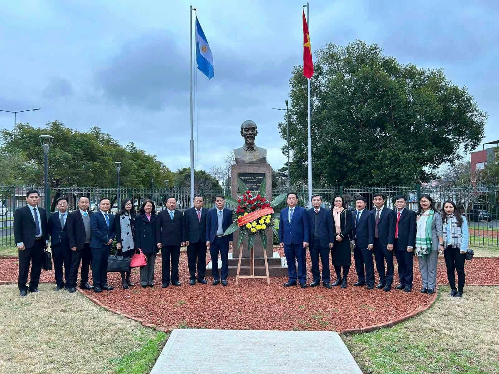 Đảng Cộng sản Việt Nam thúc đẩy quan hệ với các chính đảng và tổ chức nhân dân Argentina Đảng Cộng sản Việt Nam thúc đẩy quan hệ với các chính đảng và tổ chức nhân dân Argentina