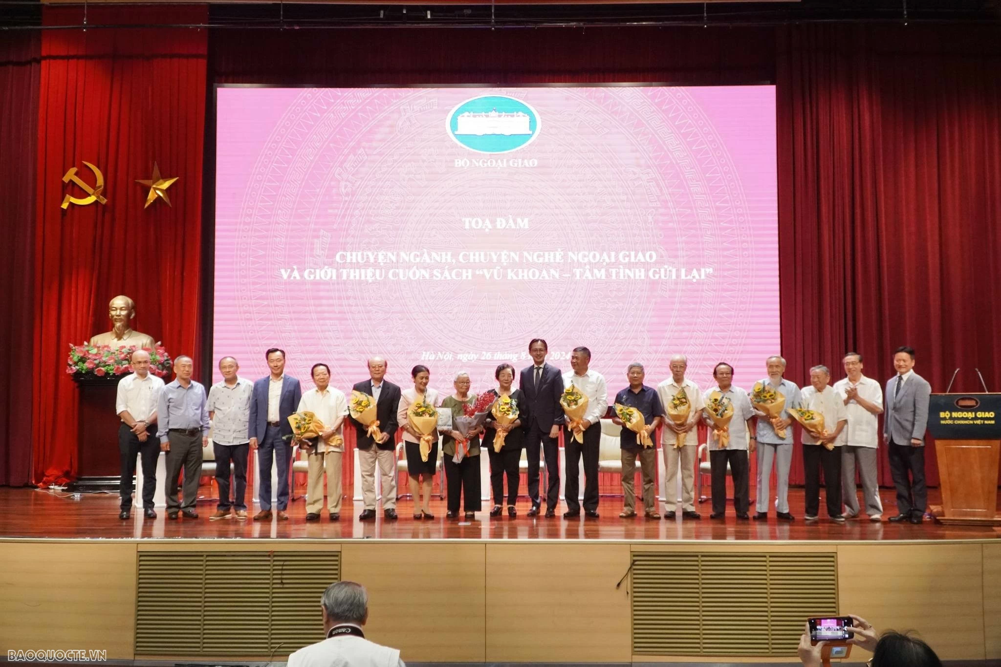 Chuyện ngành, chuyện nghề ngoại giao Chuyện ngành, chuyện nghề ngoại giao