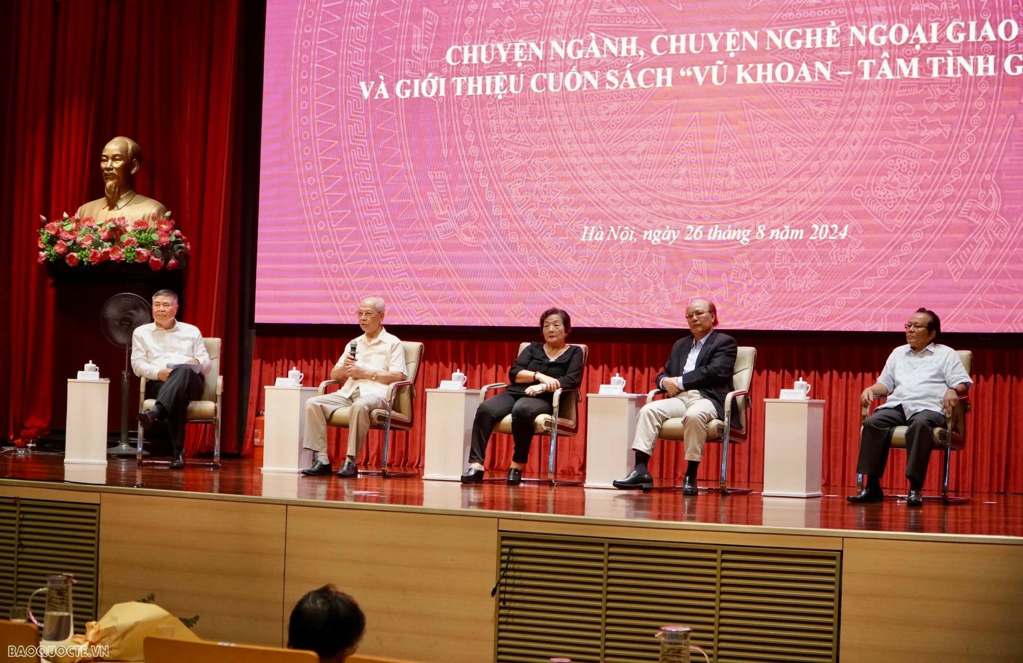 Chuyện ngành, chuyện nghề ngoại giao Chuyện ngành, chuyện nghề ngoại giao