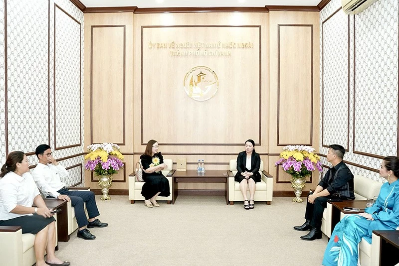 Liên hiệp hội người Việt Nam tại châu Âu thăm và làm việc với Uỷ ban NVNONN Tp. HCM Liên hiệp hội người Việt Nam tại châu Âu thăm và làm việc với Uỷ ban về NVNONN Tp. HCM