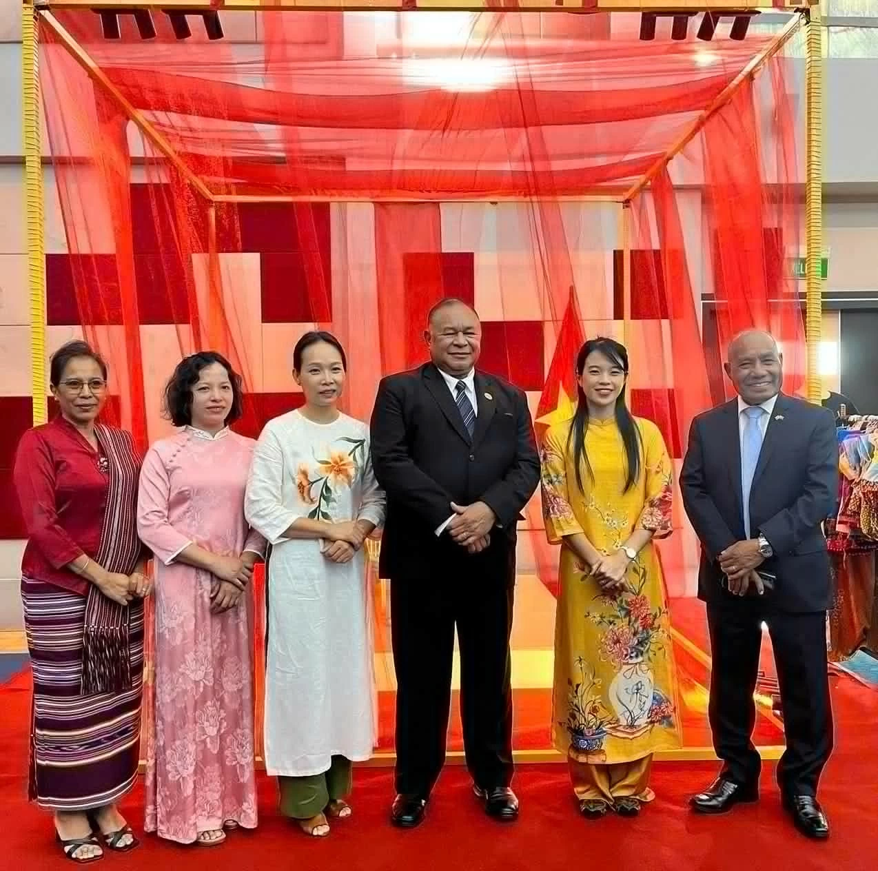 Ấn tượng áo dài Việt Nam tại triển lãm dệt may ASEAN Ấn tượng áo dài Việt Nam tại triển lãm dệt may ASEAN