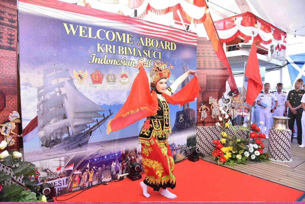 'Cánh buồm văn hóa' mang sứ mệnh lớn lao của Hải quân Indonesia 'Cánh buồm văn hóa' mang sứ mệnh lớn lao của Hải quân Indonesia