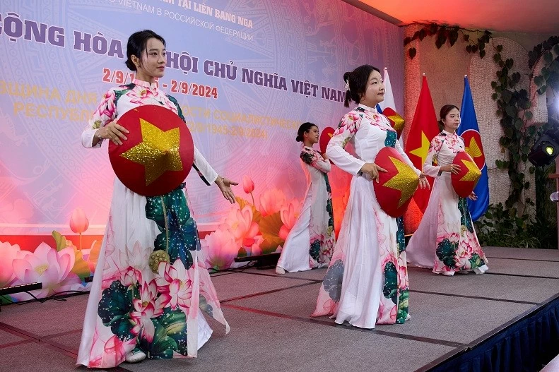 Trang trọng Lễ kỷ niệm 79 năm Quốc khánh Việt Nam tại Nga Trang trọng Lễ kỷ niệm 79 năm Quốc khánh Việt Nam tại Nga