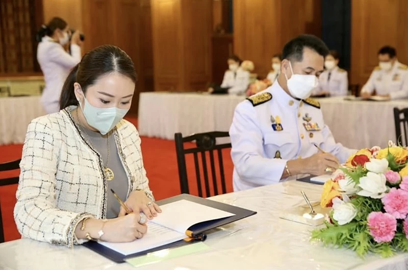 Ngoại giao thời trang: Thủ tướng trẻ của Thái Lan đang viết lại các quy tắc thời trang Ngoại giao thời trang: Thủ tướng trẻ của Thái Lan đang viết lại các quy tắc thời trang