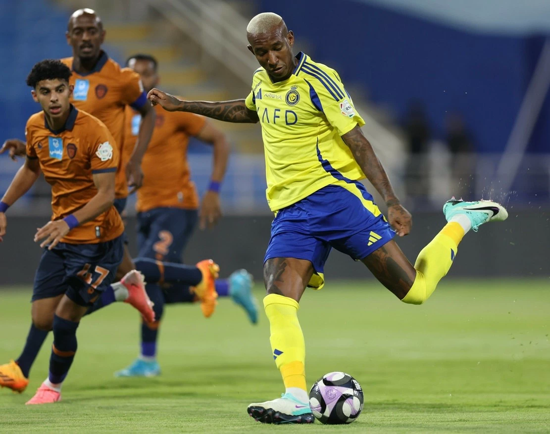 Ngay phút thứ 5, Ronaldo kiến tạo để Talisca mở tỷ số bằng chân trái. Ngay phút thứ 5, Ronaldo kiến tạo để Talisca mở tỷ số bằng chân trái.