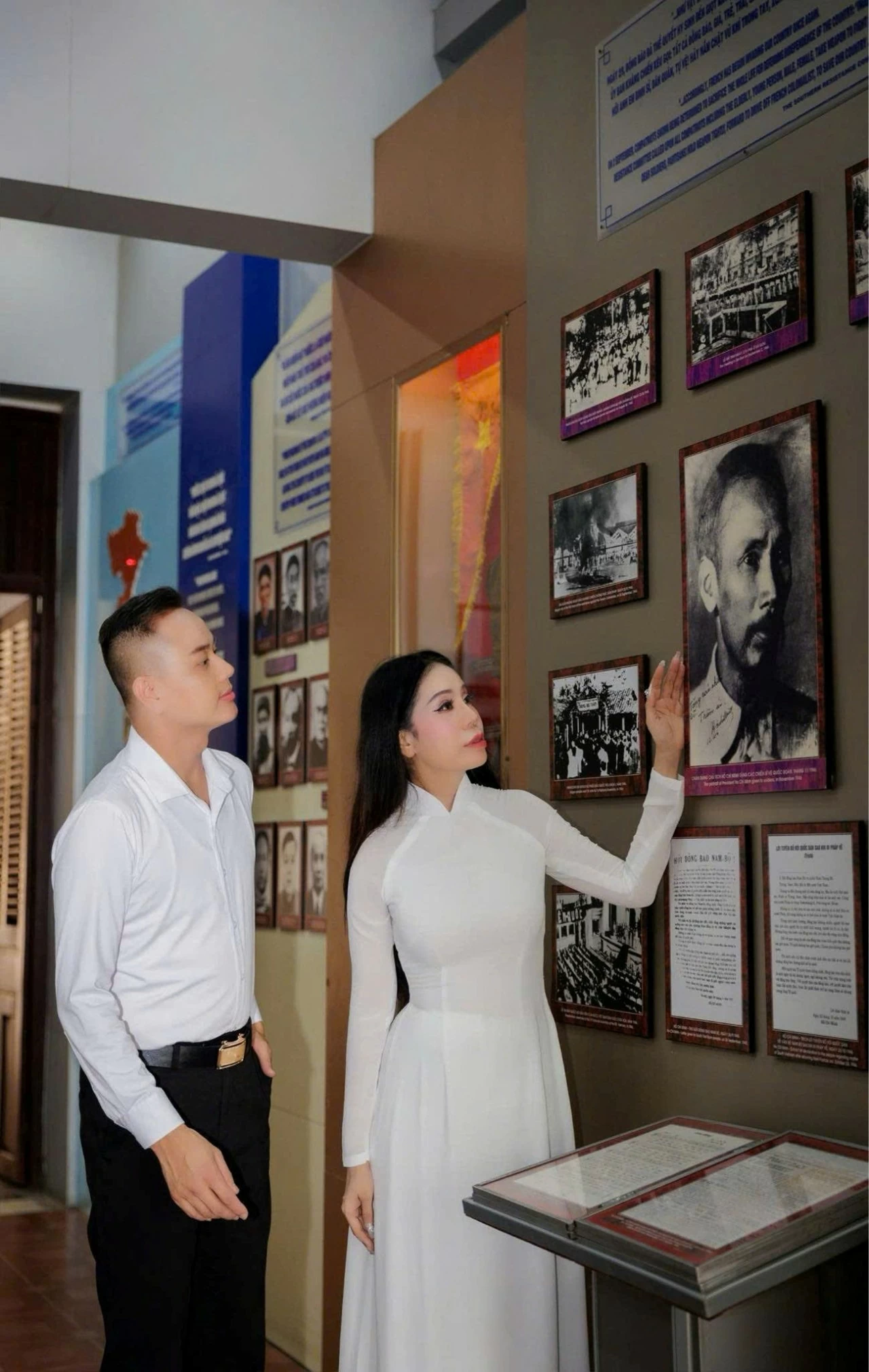 Hoa hậu sắc đẹp hoàn vũ Thanh Hằng thăm bến Nhà Rồng nhân dịp 2/9 Hoa hậu sắc đẹp hoàn vũ Thanh Hằng thăm bến Nhà Rồng nhân dịp 2/9