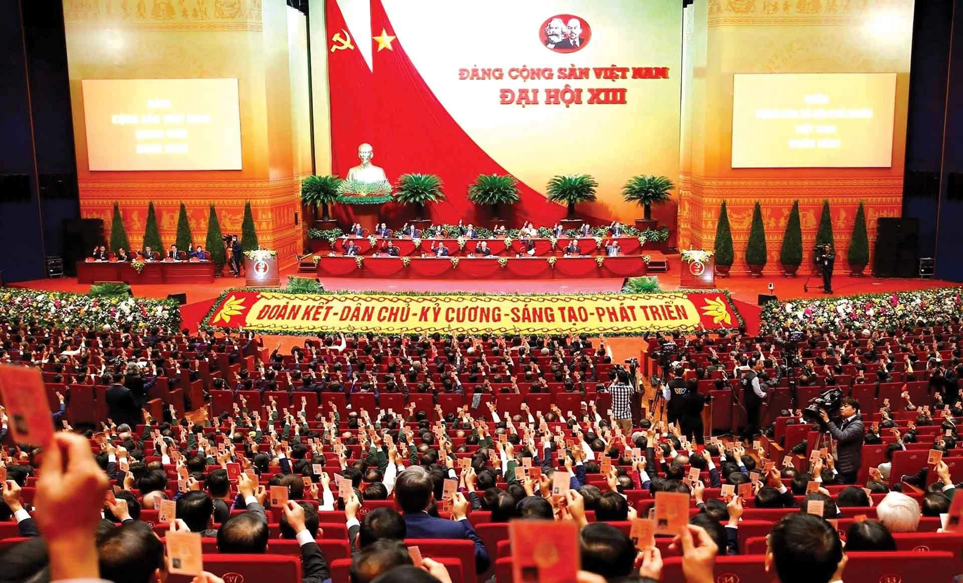 Đối ngoại từ đầu nhiệm kỳ Đại hội XIII của Đảng đến nay: Tạo đột phá để hoàn thành mục tiêu Đối ngoại từ đầu nhiệm kỳ Đại hội XIII của Đảng đến nay: Tạo đột phá để hoàn thành mục tiêu