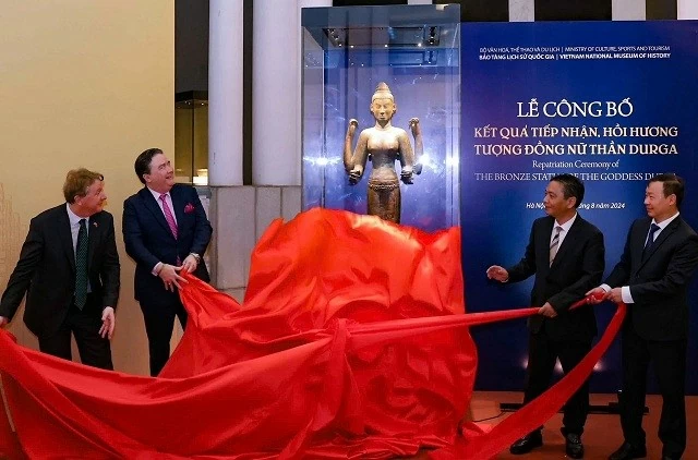 Hành trình hồi hương tượng đồng Nữ thần Durga Hành trình hồi hương tượng đồng Nữ thần Durga