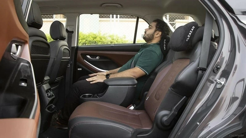 Hyundai Alcazar 2024 lộ diện với hàng loạt nâng cấp từ ngoài vào trong Hyundai Alcazar 2024 lộ diện với hàng loạt nâng cấp từ ngoài vào trong