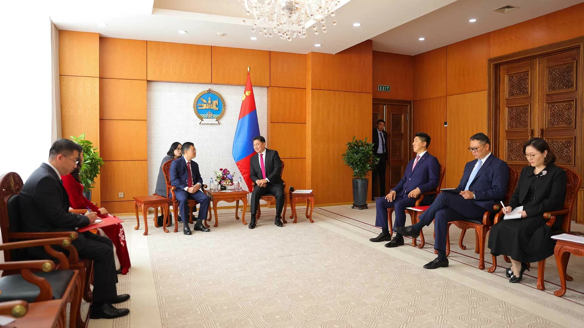 Đại sứ Nguyễn Tuấn Thanh trình Thư ủy nhiệm lên Tổng thống Mông Cổ Ukhnaagiin Khurelsukh Đại sứ Nguyễn Tuấn Thanh trình Thư ủy nhiệm lên Tổng thống Mông Cổ Ukhnaagiin Khurelsukh