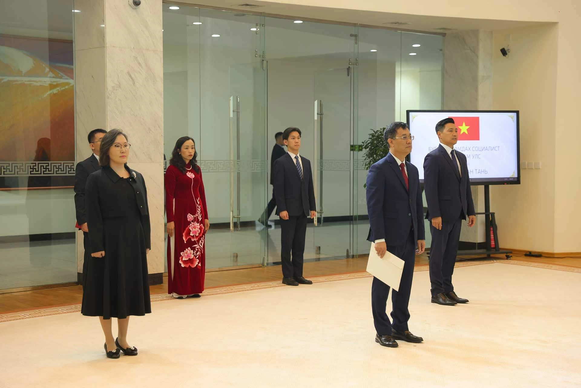 Đại sứ Nguyễn Tuấn Thanh trình Thư ủy nhiệm lên Tổng thống Mông Cổ Ukhnaagiin Khurelsukh Đại sứ Nguyễn Tuấn Thanh trình Thư ủy nhiệm lên Tổng thống Mông Cổ Ukhnaagiin Khurelsukh